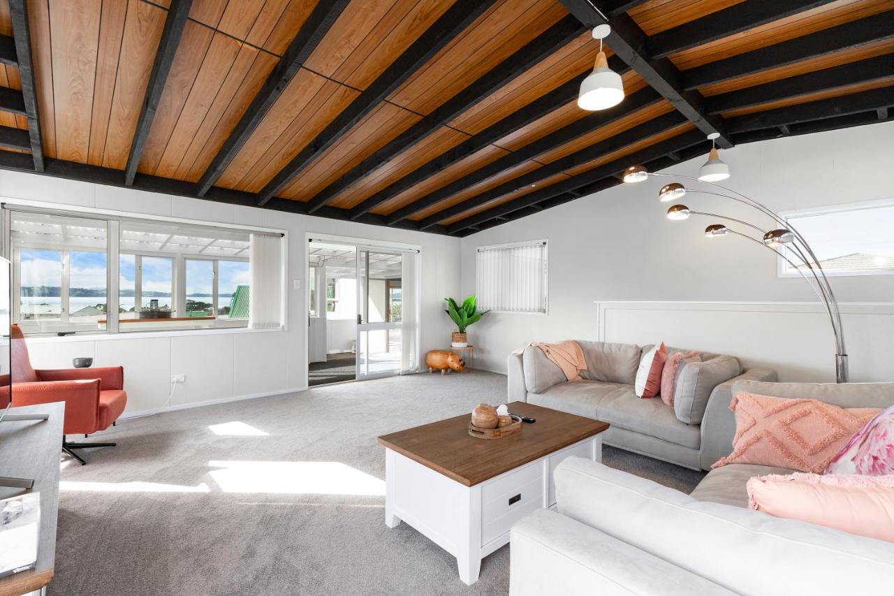 Couches, Bar Table & Kawau View Villa Snells Beach Exterior foto